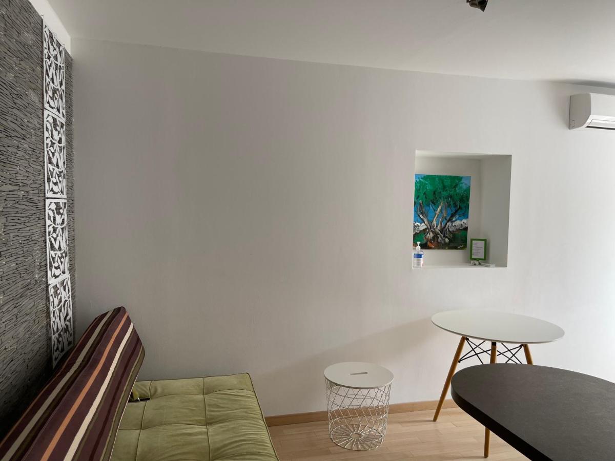 Apartments Kremenic เซรส ภายนอก รูปภาพ